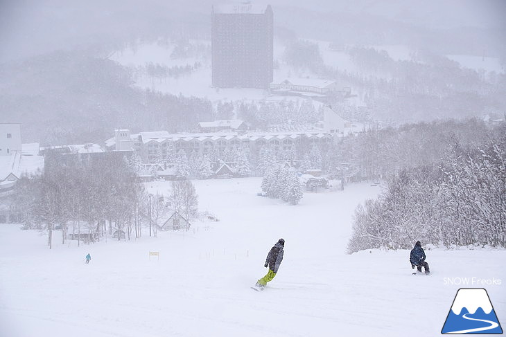 ルスツリゾート 早くも三山連結・総コース滑走距離 19.8㎞！そして、全コースパウダースノー♪